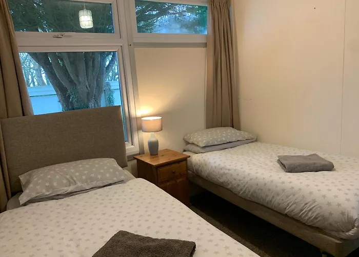 Woodland Chalet Close To Beach