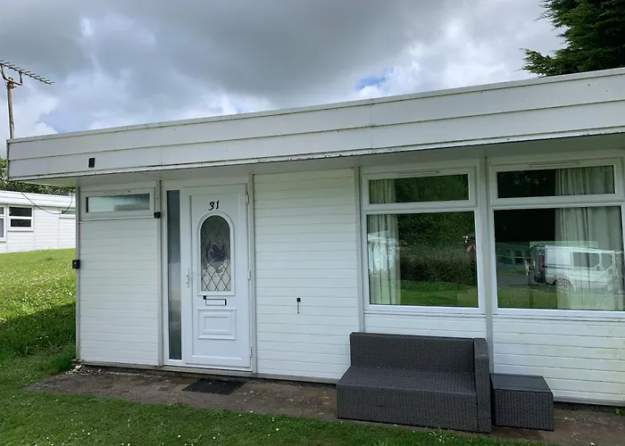 Woodland Chalet Close To Beach